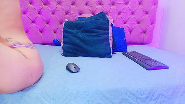 Auroraa miller online show from 09-18-25, 11:57