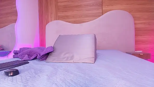 Auroraa miller online show from 03-25-26, 03:06