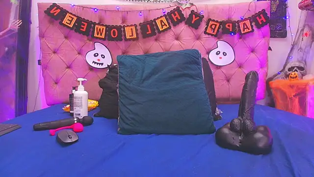 Auroraa miller online show from 10-27-25, 11:55