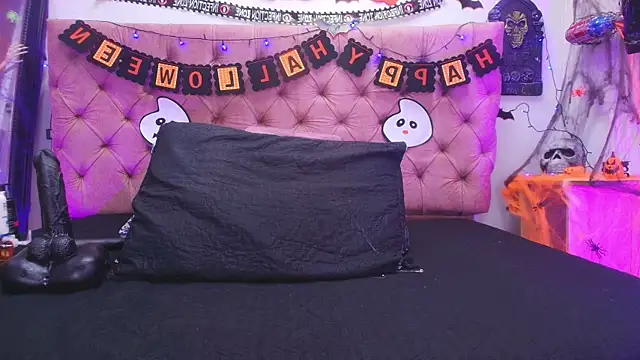 Auroraa miller online show from 10-29-25, 11:53