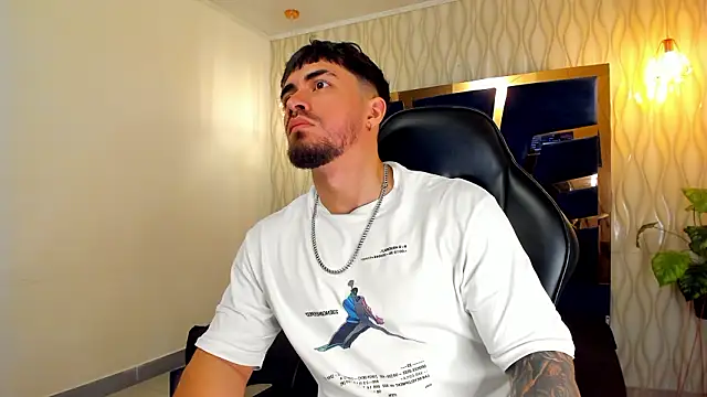 Snapshot of Brad_Summer chatting on 01-17-26, 05:16 Brad Summer online show from 01-17-26, 05:16