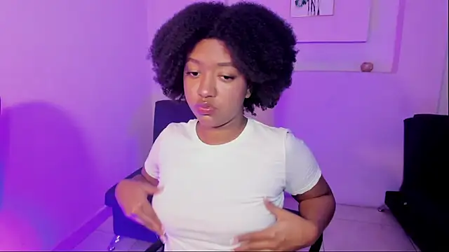 Snapshot of AishaHil chatting on 02-08-25, 12:06 AishaHil online show from 02-08-25, 12:06