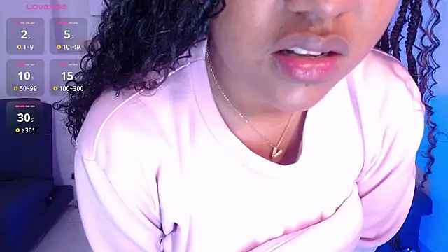 Snapshot of AishaHil chatting on 02-14-25, 12:03 AishaHil online show from 02-14-25, 12:03