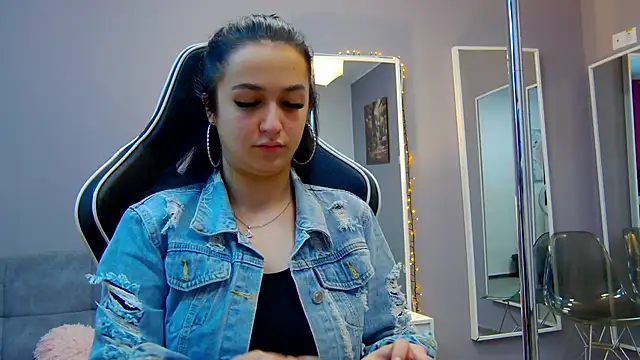 Eva Lovvia  online show from 03-04-25, 07:01