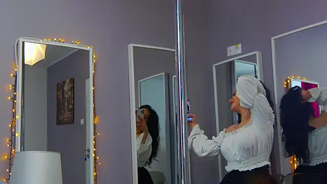 Eva Lovvia  online show from 02-11-25, 07:38