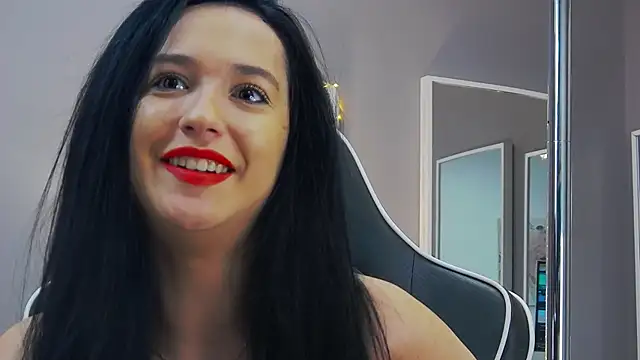 Eva Lovvia  online show from 01-28-25, 12:15