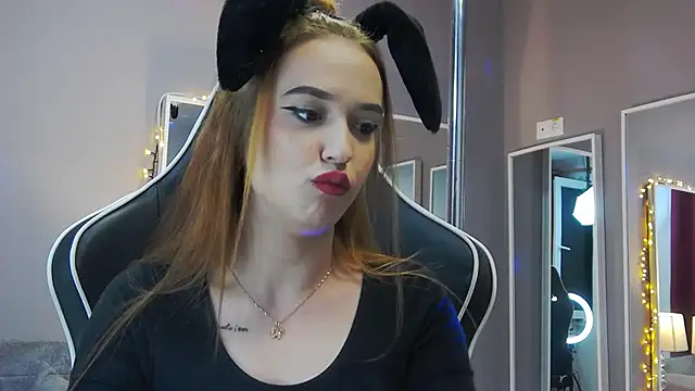 Eva Lovvia  online show from 01-23-25, 09:18