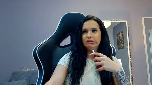 Eva Lovvia  online show from 03-11-25, 09:37