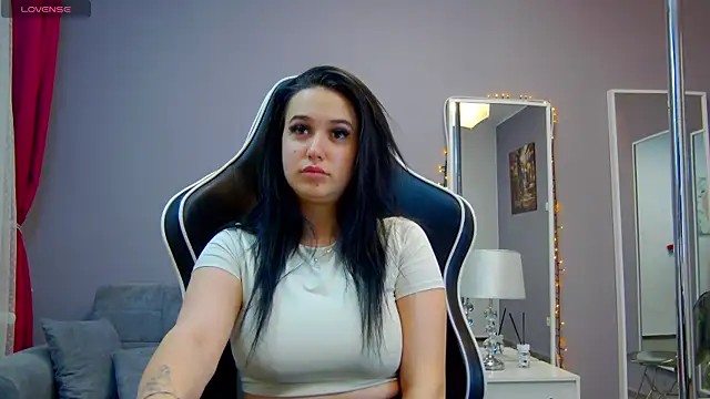 Eva Lovvia  online show from 03-20-25, 07:35