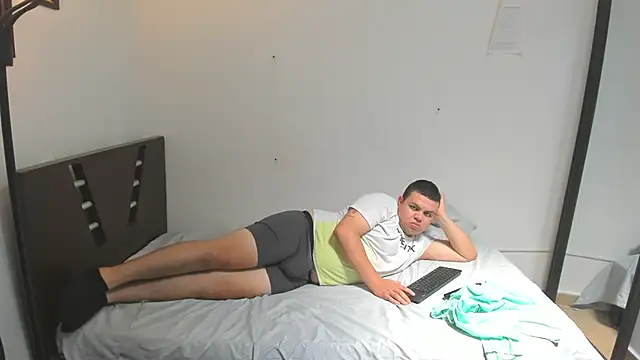 Snapshot of Faridsweetness chatting on 02-12-25, 04:44 Faridsweetness online show from 02-12-25, 04:44