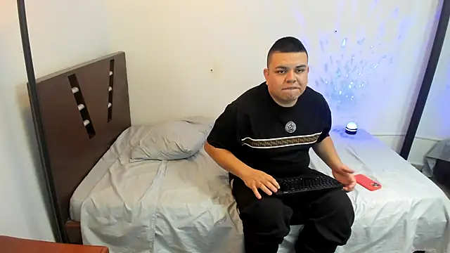 Snapshot of Faridsweetness chatting on 01-27-25, 03:18 Faridsweetness online show from 01-27-25, 03:18