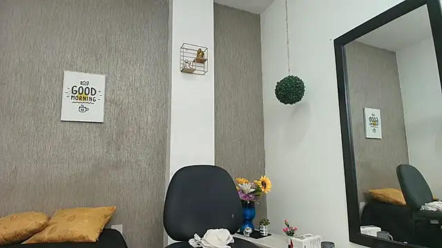 ambercooper05 online show from 01-30-25, 07:04