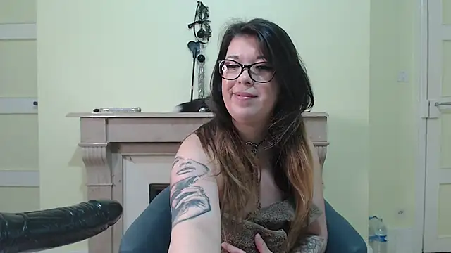 Snapshot of kamilalova chatting on 02-26-25, 02:16 kamilalova online show from 02-26-25, 02:16