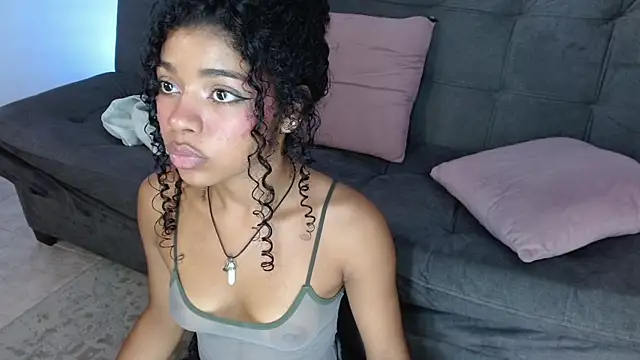Snapshot of lucie_petite chatting on 03-22-25, 09:31 lucie petite online show from 03-22-25, 09:31