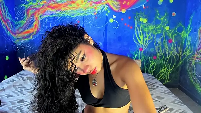 lucie petite online show from 05-10-26, 07:05