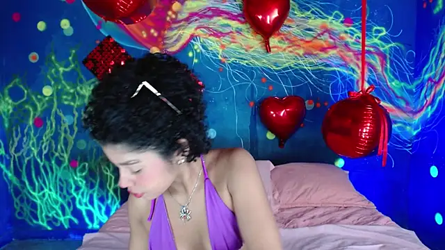 Snapshot of lucie_petite chatting on 09-20-25, 06:46 lucie petite online show from 09-20-25, 06:46