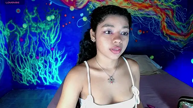 Snapshot of lucie_petite chatting on 10-03-25, 06:20 lucie petite online show from 10-03-25, 06:20