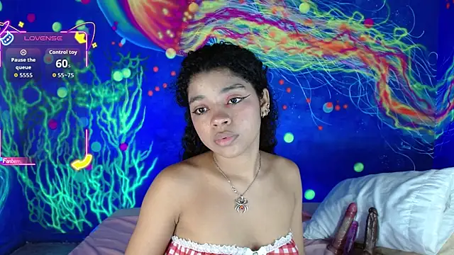 Snapshot of lucie_petite chatting on 10-10-25, 06:20 lucie petite online show from 10-10-25, 06:20