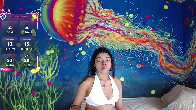Snapshot of lucie_petite chatting on 10-04-25, 06:20 lucie petite online show from 10-04-25, 06:20