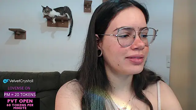 Snapshot of crystalll_room chatting on 09-20-25, 05:45 crystalll room online show from 09-20-25, 05:45