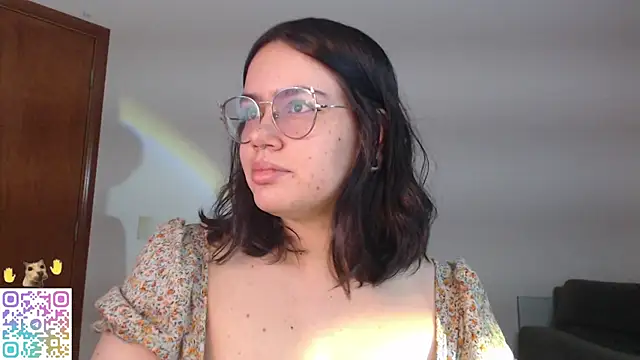 Snapshot of crystalll_room chatting on 07-16-26, 02:19 crystalll room online show from 07-16-26, 02:19