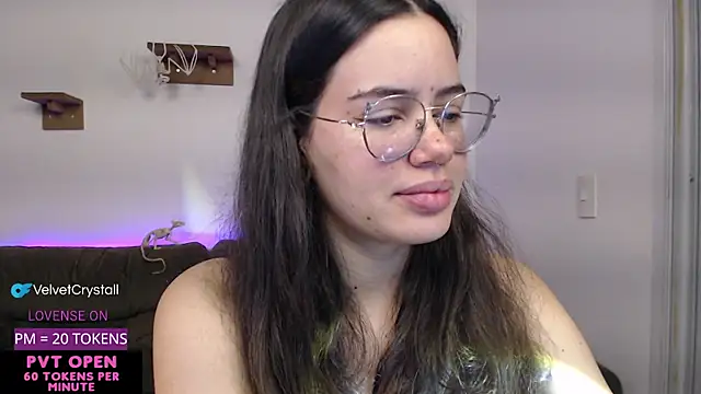 Snapshot of crystalll_room chatting on 10-10-25, 06:58 crystalll room online show from 10-10-25, 06:58