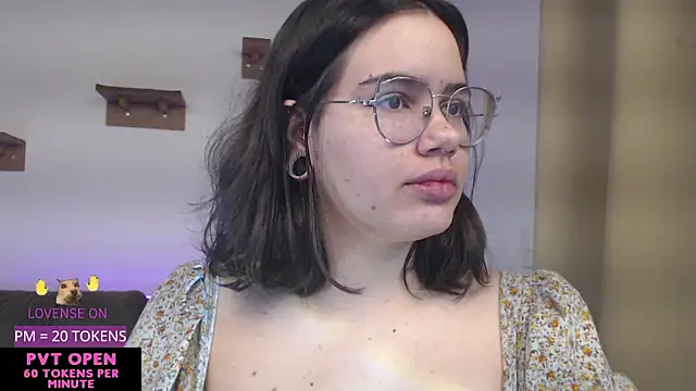 Snapshot of crystalll_room chatting on 05-22-26, 05:16 crystalll room online show from 05-22-26, 05:16
