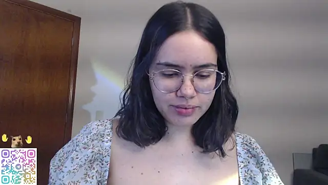 Snapshot of crystalll_room chatting on 07-30-26, 01:38 crystalll room online show from 07-30-26, 01:38