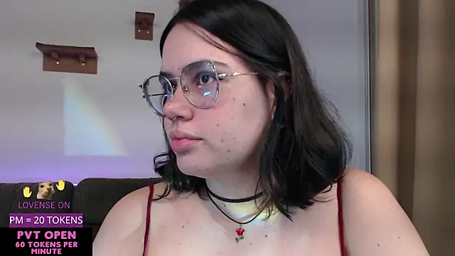 Snapshot of crystalll_room chatting on 05-14-26, 12:51 crystalll room online show from 05-14-26, 12:51