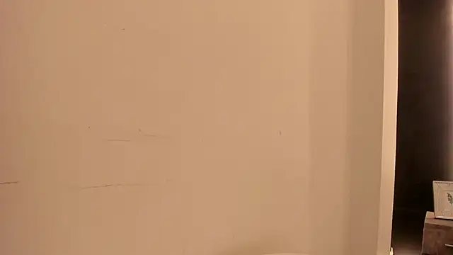 Snapshot of Alahiaa_ chatting on 10-19-25, 04:37 Alahiaa  online show from 10-19-25, 04:37