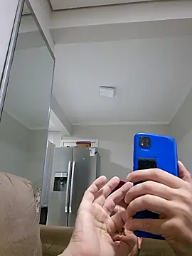 Snapshot of uberdot chatting on 10-18-25, 09:39 uberdot online show from 10-18-25, 09:39