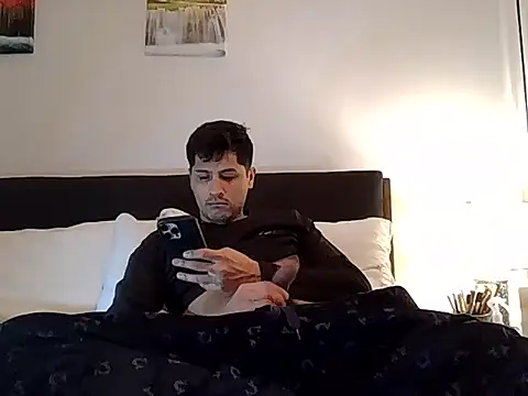 Snapshot of PerroDemonioHot chatting on 02-17-26, 04:10 PerroDemonioHot online show from 02-17-26, 04:10