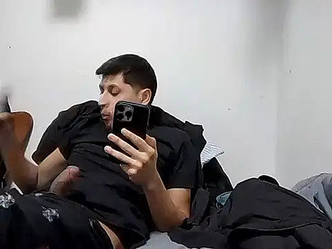 Snapshot of PerroDemonioHot chatting on 02-15-26, 02:01 PerroDemonioHot online show from 02-15-26, 02:01