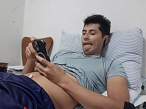 Snapshot of PerroDemonioHot chatting on 09-18-25, 04:04 PerroDemonioHot online show from 09-18-25, 04:04