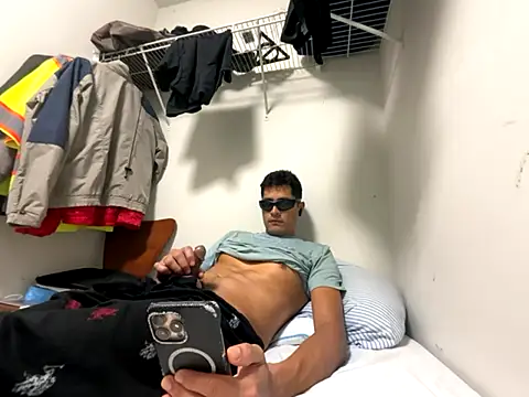 Snapshot of PerroDemonioHot chatting on 10-12-25, 02:46 PerroDemonioHot online show from 10-12-25, 02:46