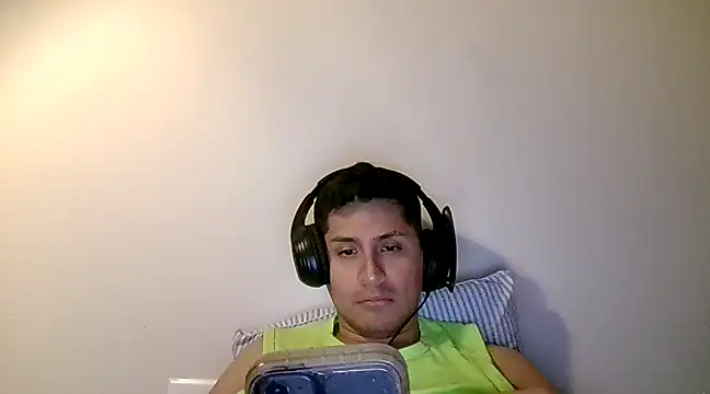 Snapshot of PerroDemonioHot chatting on 02-05-25, 05:09 PerroDemonioHot online show from 02-05-25, 05:09