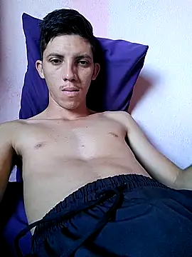 Snapshot of welitonzz28 chatting on 04-24-26, 05:37 welitonzz28 online show from 04-24-26, 05:37