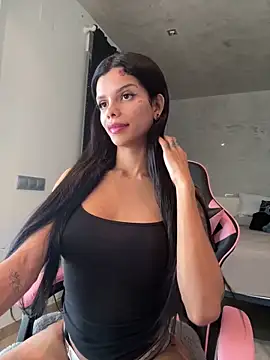 Snapshot of Rosariolovex chatting on 02-19-25, 04:00 Rosariolovex online show from 02-19-25, 04:00