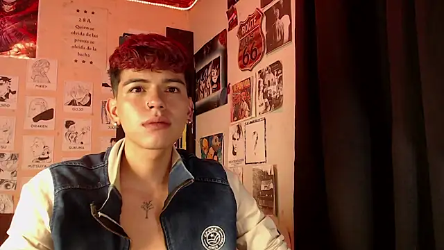 Snapshot of Mickey_Magic chatting on 03-14-25, 06:32 Mickey Magic online show from 03-14-25, 06:32