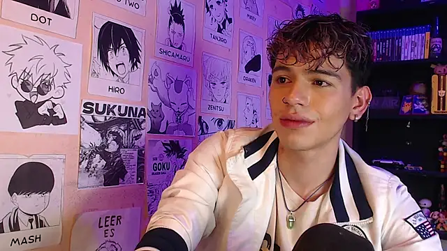 Snapshot of Mickey_Magic chatting on 03-06-25, 07:47 Mickey Magic online show from 03-06-25, 07:47