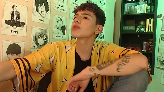 Snapshot of Mickey_Magic chatting on 02-18-25, 10:47 Mickey Magic online show from 02-18-25, 10:47