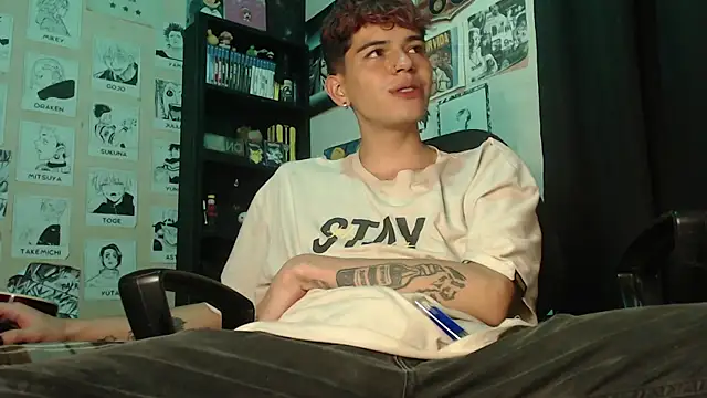 Snapshot of Mickey_Magic chatting on 03-19-25, 10:55 Mickey Magic online show from 03-19-25, 10:55