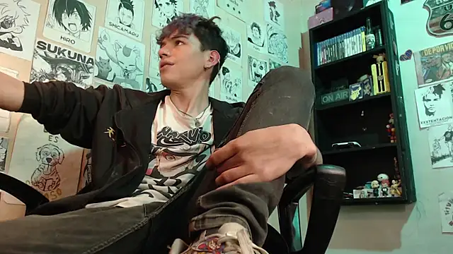 Snapshot of Mickey_Magic chatting on 03-01-25, 12:01 Mickey Magic online show from 03-01-25, 12:01