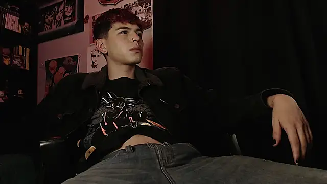 Snapshot of Mickey_Magic chatting on 03-21-25, 07:22 Mickey Magic online show from 03-21-25, 07:22