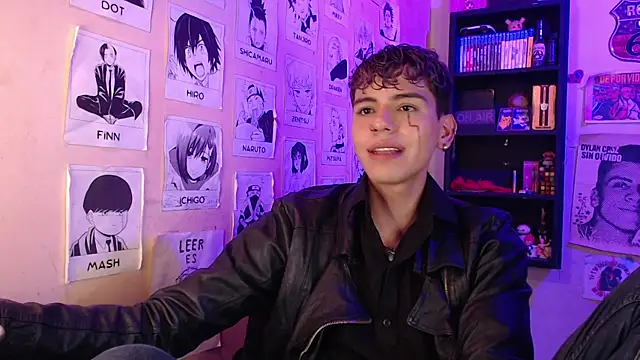 Snapshot of Mickey_Magic chatting on 02-15-25, 11:17 Mickey Magic online show from 02-15-25, 11:17