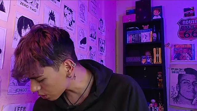 Snapshot of Mickey_Magic chatting on 02-09-25, 08:54 Mickey Magic online show from 02-09-25, 08:54