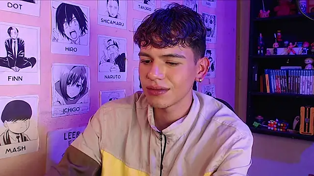 Snapshot of Mickey_Magic chatting on 02-07-25, 09:26 Mickey Magic online show from 02-07-25, 09:26