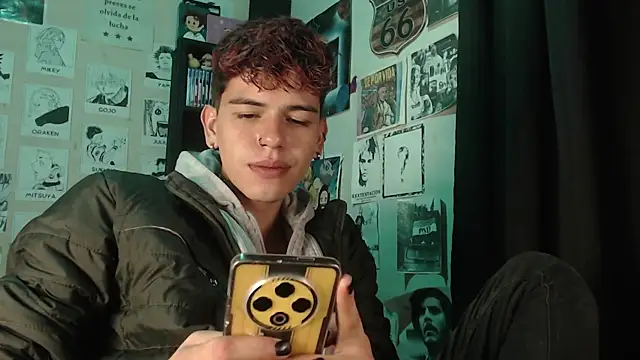 Snapshot of Mickey_Magic chatting on 03-19-25, 07:51 Mickey Magic online show from 03-19-25, 07:51