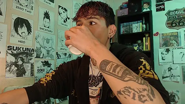 Snapshot of Mickey_Magic chatting on 03-01-25, 02:48 Mickey Magic online show from 03-01-25, 02:48