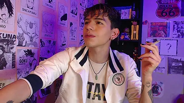 Snapshot of Mickey_Magic chatting on 03-06-25, 04:41 Mickey Magic online show from 03-06-25, 04:41